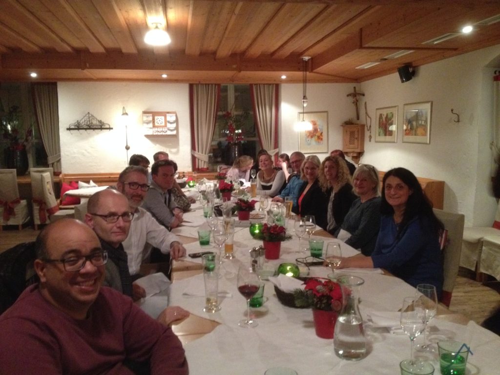 Gruppenfoto beim Abendessen