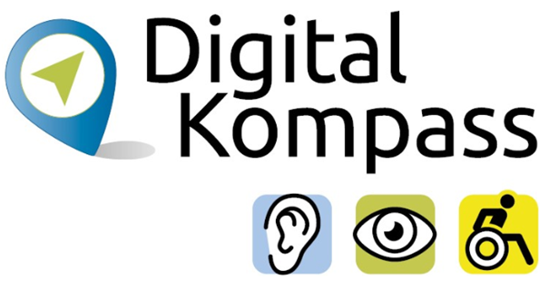 Logo des Digitalkompass. Links neben dem Titel DIgital Kompass ist eine Orts-Stecknadel in der ein grüner Pfeil ist. Unterhalb der Schrift sind drei gezeichnete ABbildungen eines Ohrs, eines Auges sowie einer Figur im Rollstuhl. 
